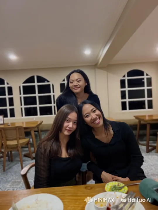 Dynamic Kungfu Fight in Cozy Restaurant Setting – AI Generated Video | Hailuo AI