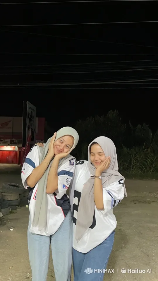 Nighttime Kung Fu Display by Hijab-Wearing Women – AI Generated Video | Hailuo AI