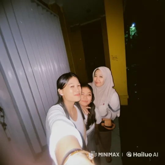 Nighttime Friendship: Selfie and Kung Fu Fun – AI Generated Video | Hailuo AI