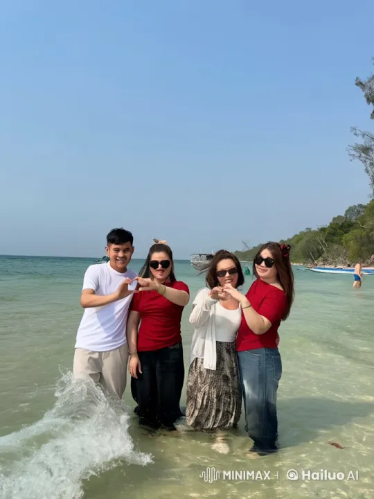 Live2D Beach Battle: Kung Fu Quartet Showdown – AI Generated Video | Hailuo AI