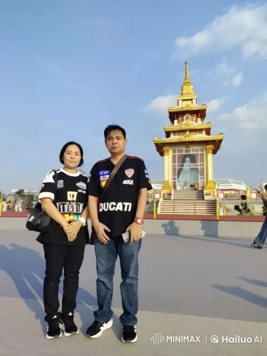 Couple Performs Synchronized Martial Arts in Front of Pagoda – AI Generated Video | Hailuo AI