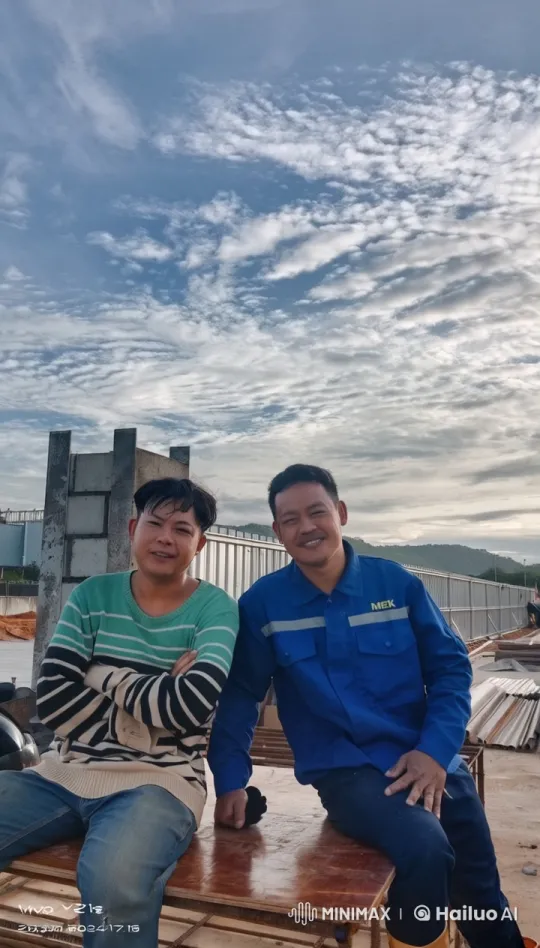 Construction Site Dispute Animated in Live2D – AI Generated Video | Hailuo AI