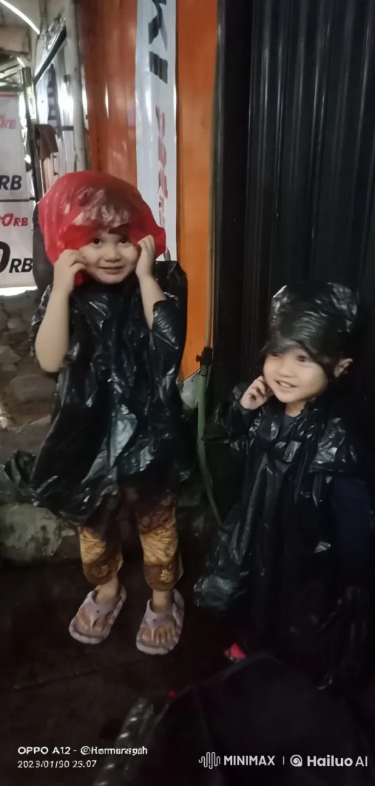 Children Perform Kung Fu in Dim Alleyway with Live2D Animation – AI Generated Video | Hailuo AI