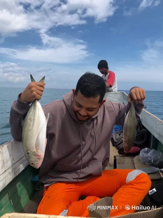 Two Men Practice Bethel Kungfu on a Boat – AI Generated Video | Hailuo AI