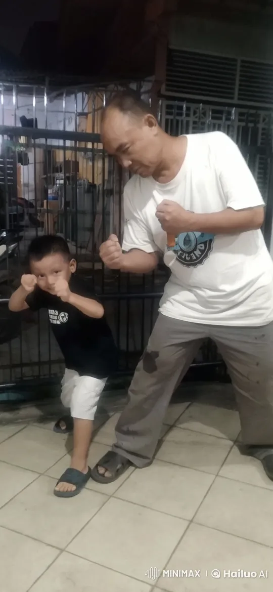 Nighttime Wing Chun Practice Between Boy and Adult – AI Generated Video | Hailuo AI