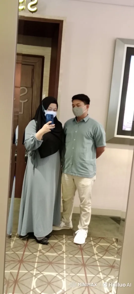 Live2D Video: Couple's Kung Fu Display and Embrace – AI Generated Video | Hailuo AI