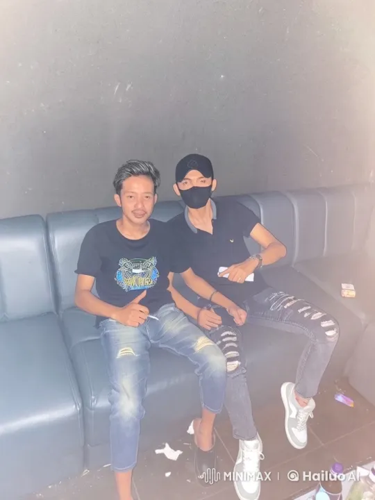 Two Friends Transform into Martial Artists in Live2D Animation – AI Generated Video | Hailuo AI