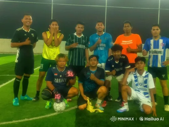 Football Players Engage in Intense Kung Fu Pushing Fight – AI Generated Video | Hailuo AI