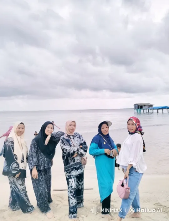 Beach Kung Fu: Five Women's Synchronized Martial Arts – AI Generated Video | Hailuo AI
