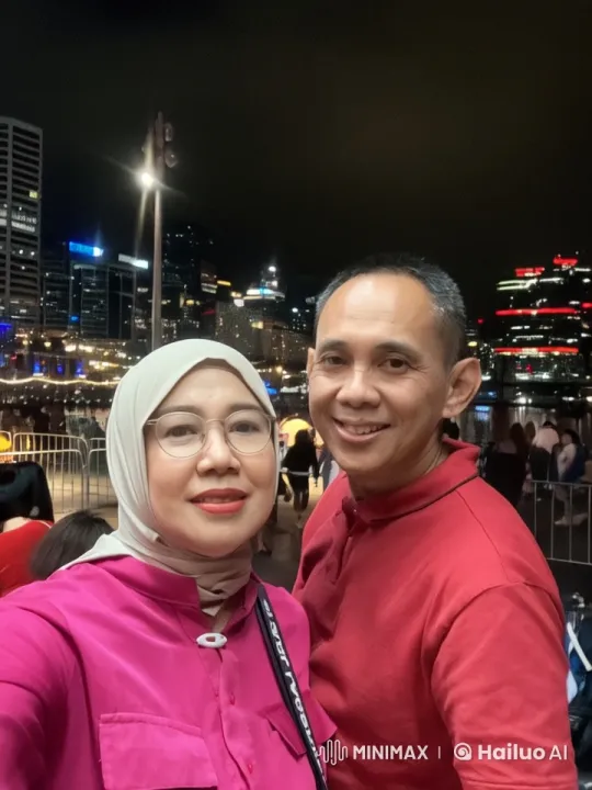 Couple Showcases Martial Arts in Vibrant Cityscape – AI Generated Video | Hailuo AI