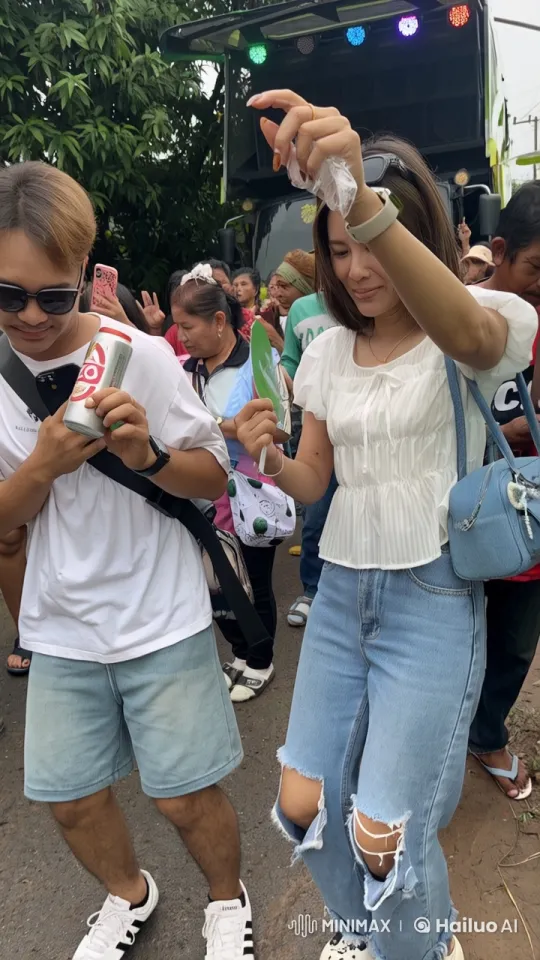 Live2D Animated Street Scene: Dynamic Kungfu Duo Showcases Martial Arts Amidst Crowded Cheer – AI Generated Video | Hailuo AI