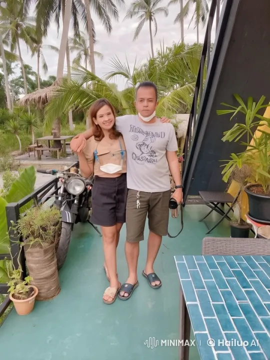 Animated Martial Arts Duo Showcases Intense Kung Fu in Tropical Setting – AI Generated Video | Hailuo AI