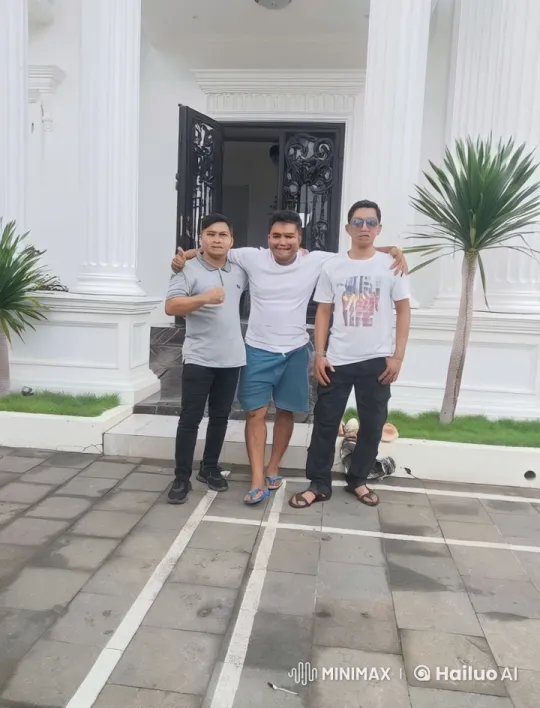 Three Friends Showcase Dynamic Kungfu in Front of Elegant Building – AI Generated Video | Hailuo AI