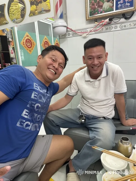 Kung Fu Masters Displaying Martial Arts in a Vibrant Restaurant Setting – AI Generated Video | Hailuo AI