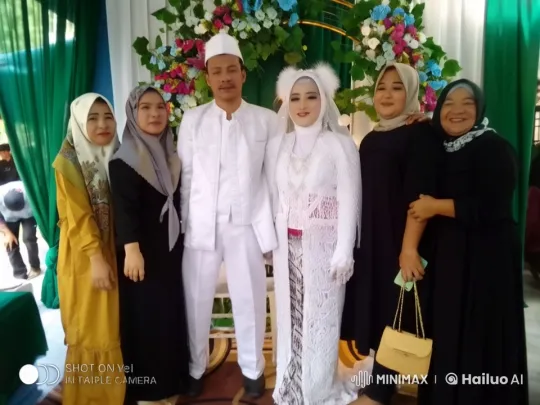 Live2D Celebration with Traditional Attire and Floral Decor – AI Generated Video | Hailuo AI