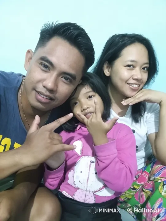 Family Poses for Photo, Animated with Kungfu Moves – AI Generated Video | Hailuo AI