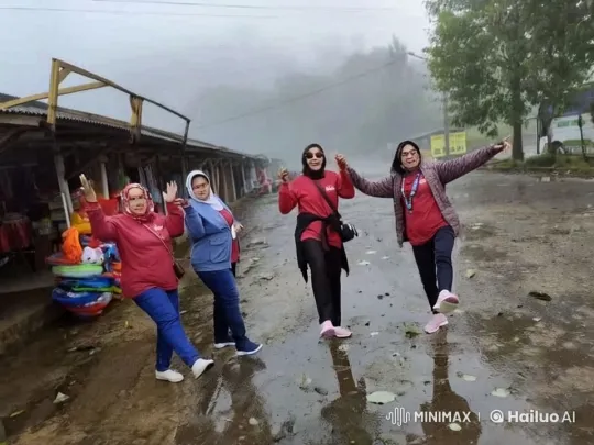Four Women Display Martial Arts on Wet Path – AI Generated Video | Hailuo AI