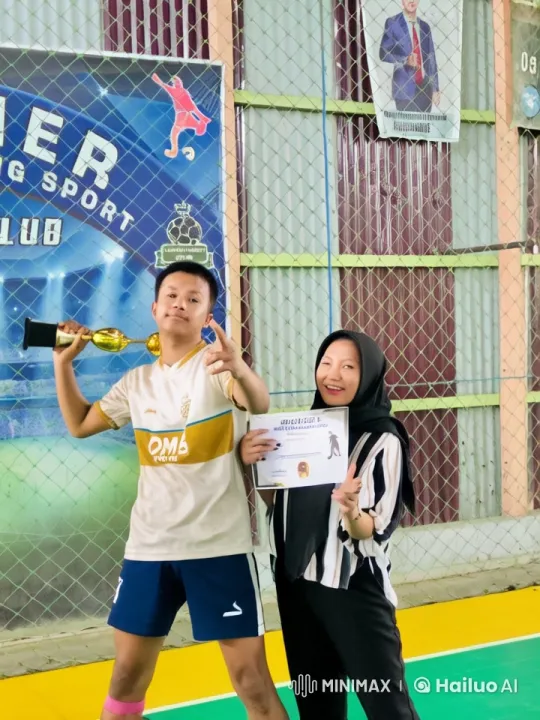 Award Ceremony Celebration with Kung Fu Moves and Smiles – AI Generated Video | Hailuo AI