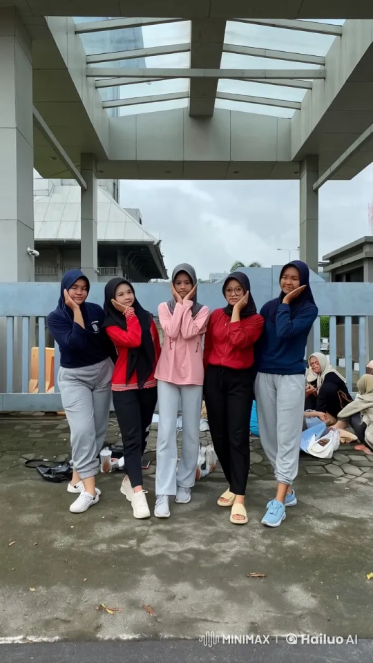 Five Girls Perform Energetic Kungfu Under Open Sky – AI Generated Video | Hailuo AI