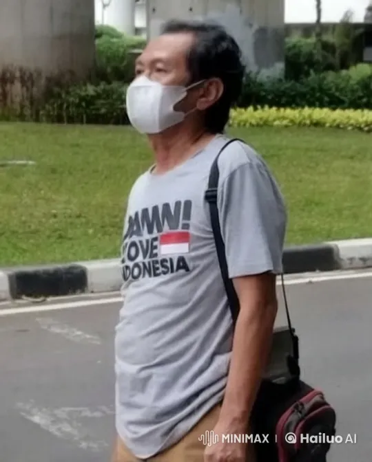 Man in Grey T-Shirt Demonstrates Kungfu Skills – AI Generated Video | Hailuo AI