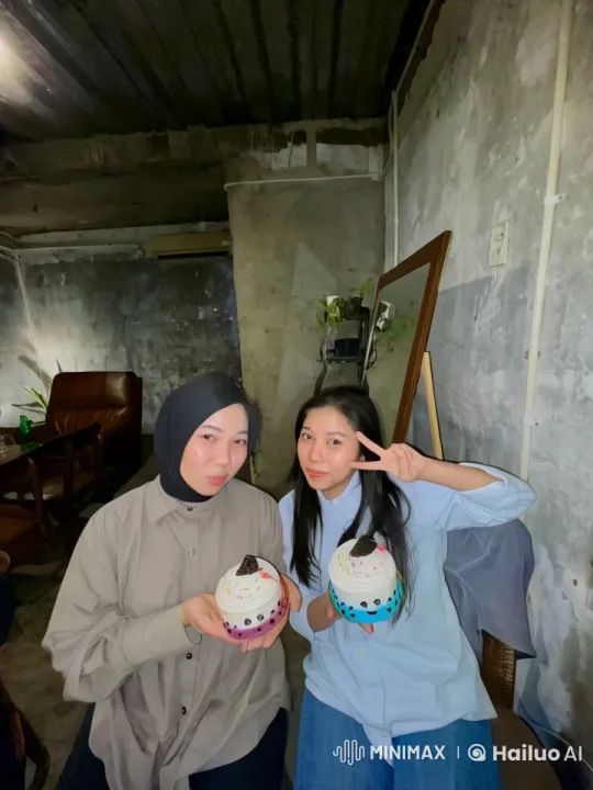 Animated Short: Playful Women Enjoying Ice Cream in Cafe – AI Generated Video | Hailuo AI