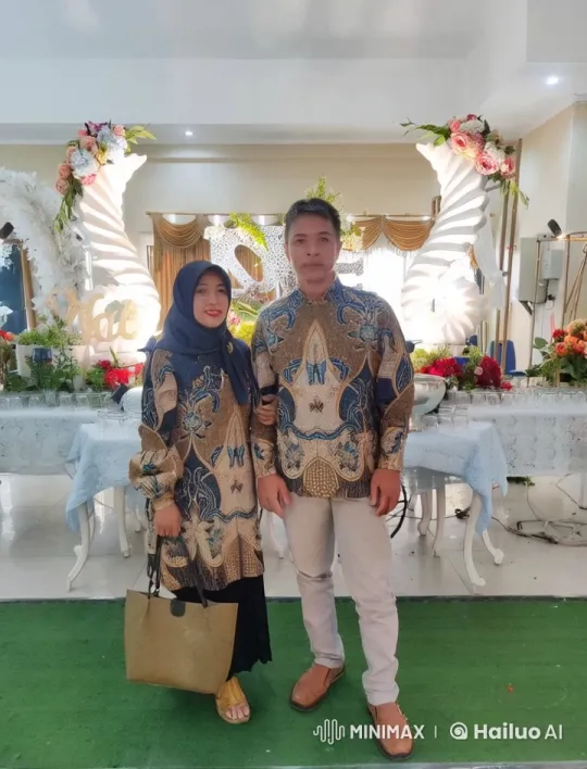 Traditional Attire Couple Performs Energetic Kung Fu – AI Generated Video | Hailuo AI