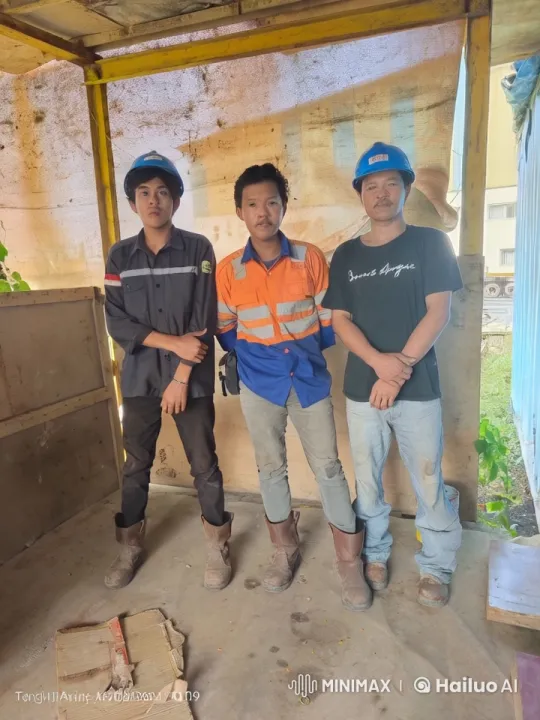 Construction Workers Practice Kungfu on the Job – AI Generated Video | Hailuo AI