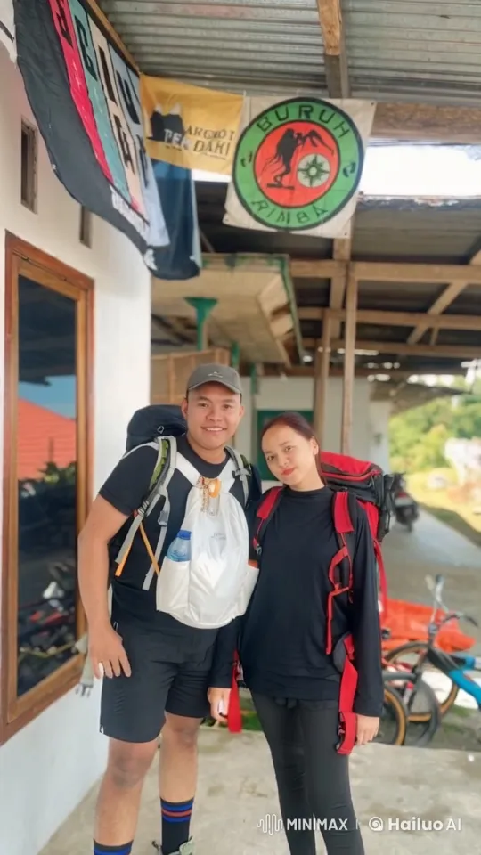 Hikers Engage in Energetic Martial Arts Battle – AI Generated Video | Hailuo AI