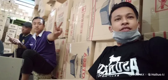 Live2D Animated Kungfu Fight in Warehouse Setting – AI Generated Video | Hailuo AI