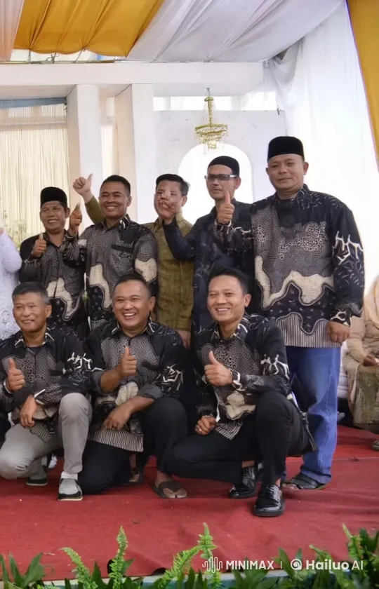 Batik Shirted Men Showcase Martial Arts Skills – AI Generated Video | Hailuo AI