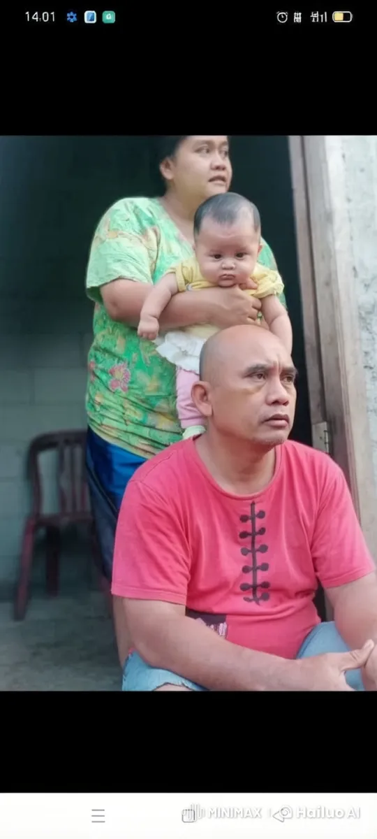 Family Man Delights Family with Impressive Kungfu Skills – AI Generated Video | Hailuo AI