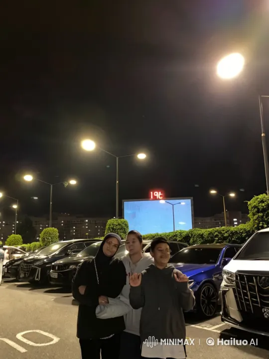 Nighttime Kung Fu Fight in a Parking Lot – AI Generated Video | Hailuo AI