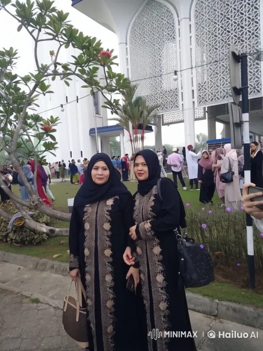 Elegant Women Showcase Kung Fu in Abayas Near Mosque – AI Generated Video | Hailuo AI