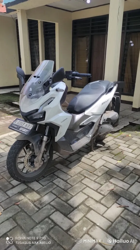 Honda ADV Motorcycle Transforms into Elegant Robot – AI Generated Video | Hailuo AI