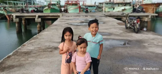 Children Practicing Kungfu on a Seaside Pier – AI Generated Video | Hailuo AI