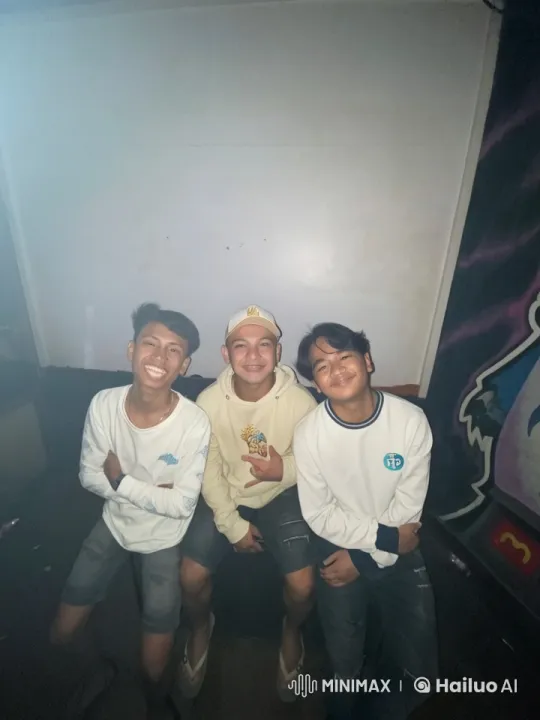 Three Friends Relaxing in Cozy Indoor Setting – AI Generated Video | Hailuo AI