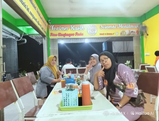 Hijabi Women Surprise with Kung Fu in Lively Restaurant – AI Generated Video | Hailuo AI
