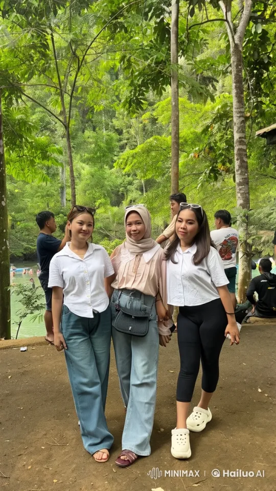 Women Practice Kung Fu in Scenic Forest Setting – AI Generated Video | Hailuo AI