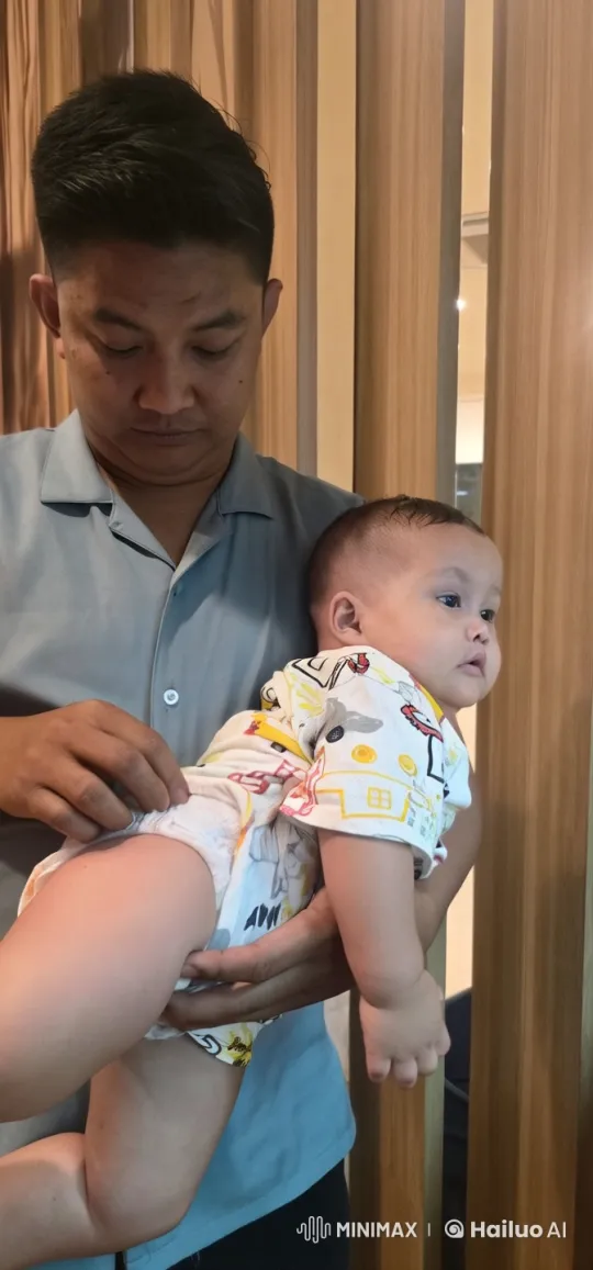 Live2D Animation: Man Demonstrates Kungfu with Baby Watching – AI Generated Video | Hailuo AI