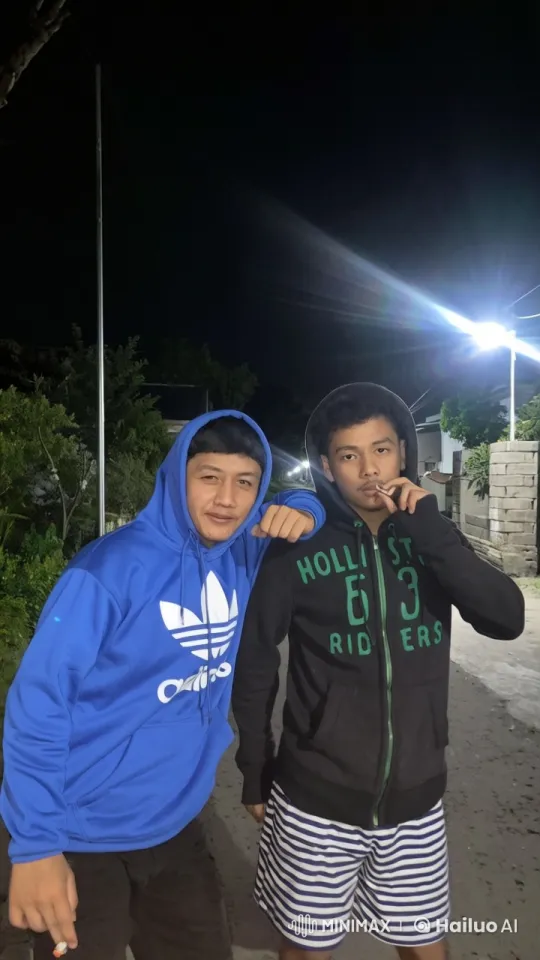 Young Men Practice Kungfu Under Streetlight – AI Generated Video | Hailuo AI