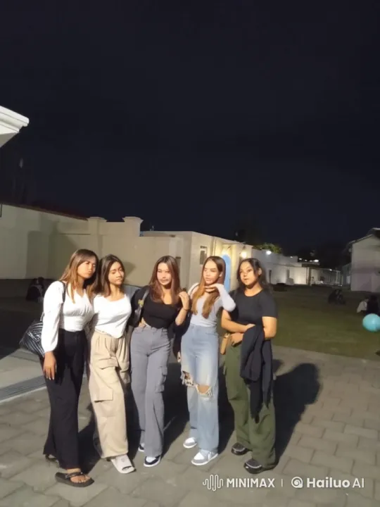 Five Friends Perform Dynamic Kungfu Outdoors – AI Generated Video | Hailuo AI