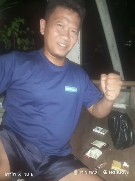 Live2D Video: Nocturnal Martial Arts Display in Outdoor Setting – AI Generated Video | Hailuo AI