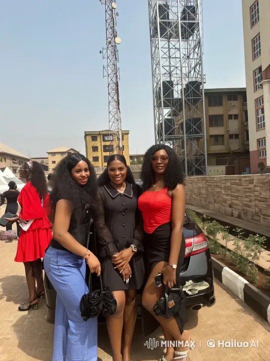 Stylish Women Showcase Martial Arts in Urban Setting – AI Generated Video | Hailuo AI