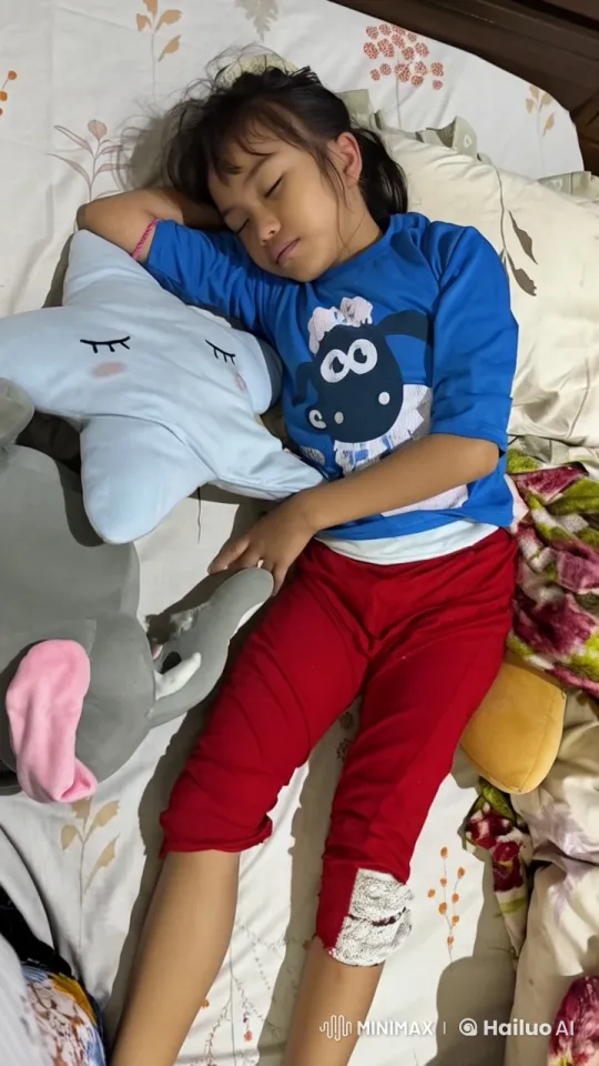 Young Girl Practices Kung Fu with Stuffed Elephant – AI Generated Video | Hailuo AI