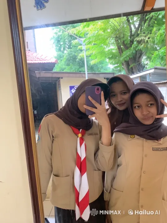 Scout Girls Taking Joyful Selfie in Live2D Animation – AI Generated Video | Hailuo AI