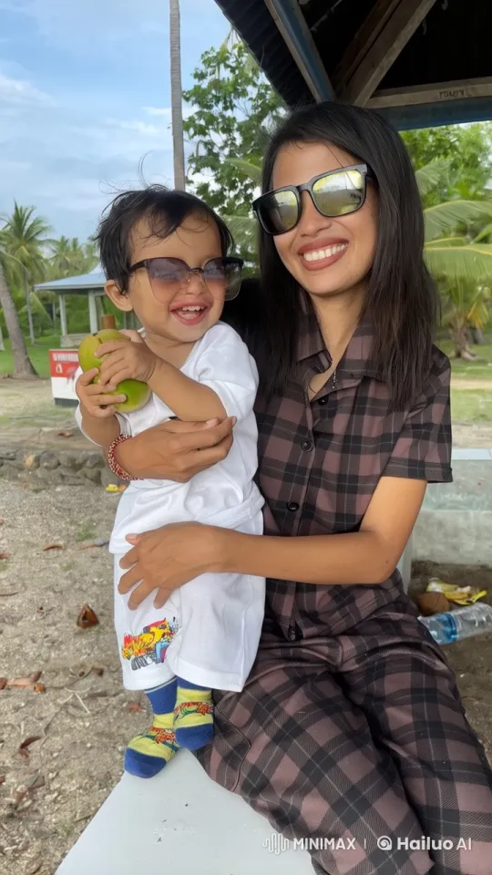 Mother and Child Playfully Interact in Tropical Setting – AI Generated Video | Hailuo AI