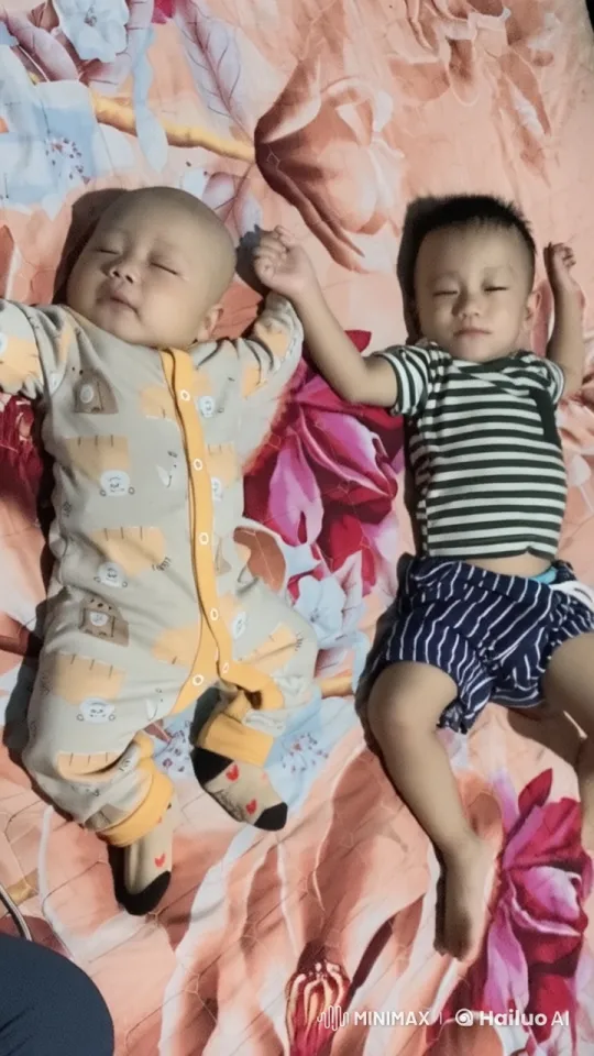 Children Play Kungfu on Floral Bedspread – AI Generated Video | Hailuo AI