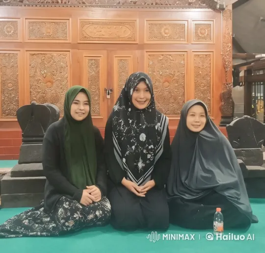 Traditional Attired Women Showcase Kung Fu in Ornate Room – AI Generated Video | Hailuo AI