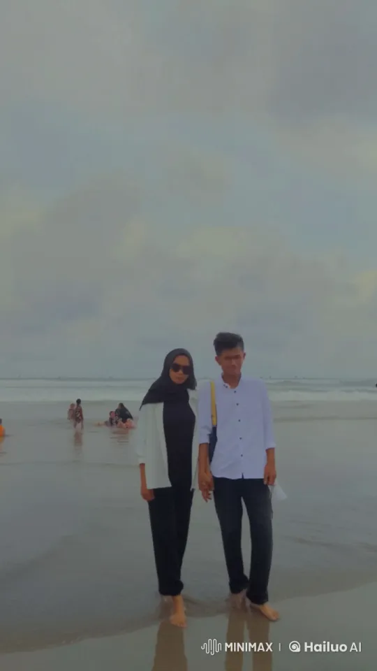 Couple Enjoying Beach with Martial Arts Display – AI Generated Video | Hailuo AI