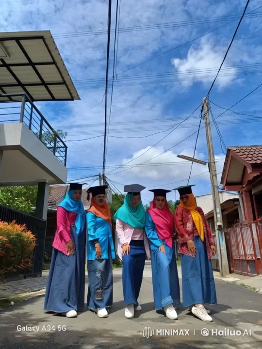Vibrant Women in Tai Chi and Kung Fu Display on Blue Sky Day – AI Generated Video | Hailuo AI